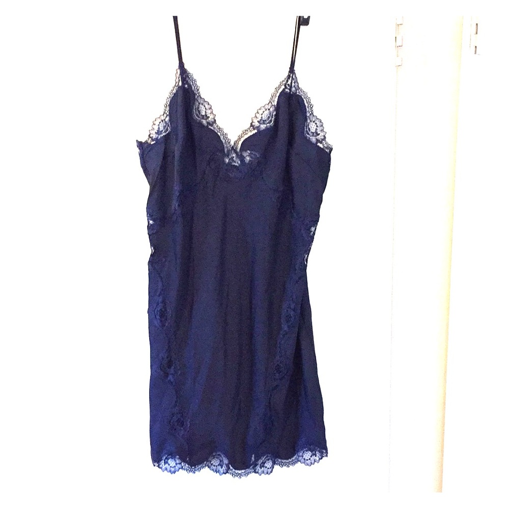 Victoria Secret lace slip nighty. Navy Size large